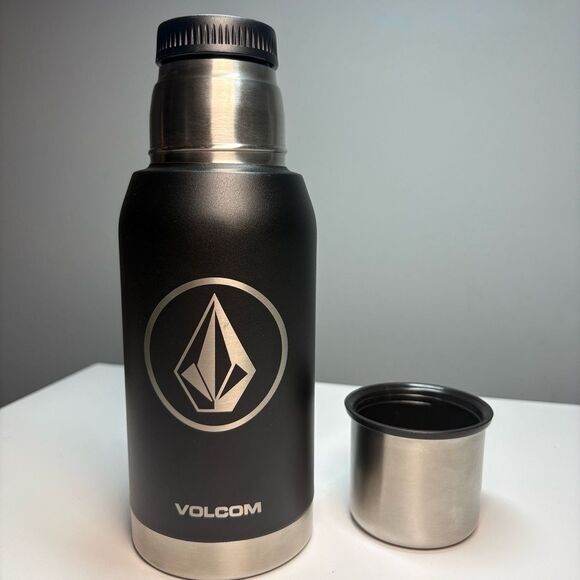 NEW Volcom Thermal Bottle 26oz Matte Black Insulated Wall Vacuum Hydration - Picture 1 of 7
